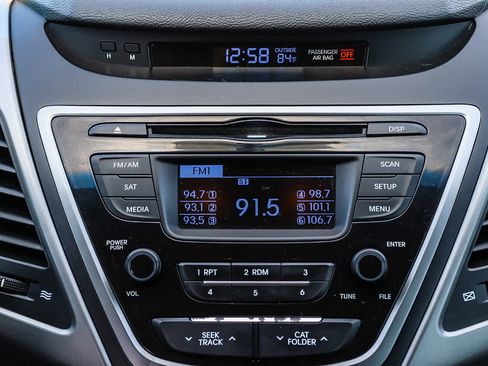 Used 2014 Hyundai Elantra SE image 15