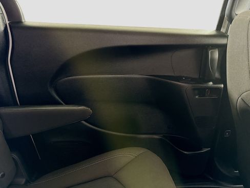 Used 2023 Chrysler Pacifica Touring FWD image 26