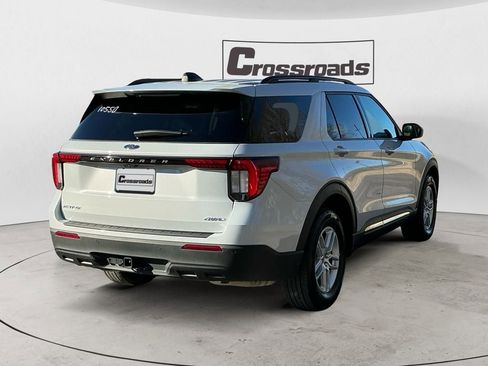 Used 2025 Ford Explorer Active image 5