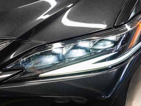 Used 2024 Lexus ES 300h w/ Premium Package FWD image 7