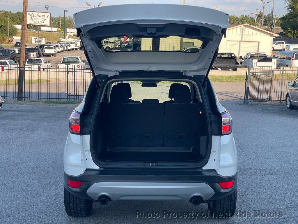 Used 2017 Ford Escape SE FWD image 25