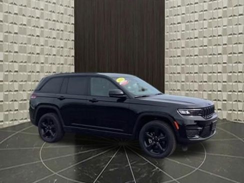 Certified 2023 Jeep Grand Cherokee Altitude AWD/4WD image 2