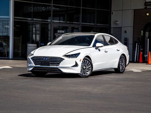 Used 2022 Hyundai Sonata Limited FWD image 1