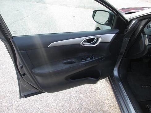 Used 2015 Nissan Sentra S image 13