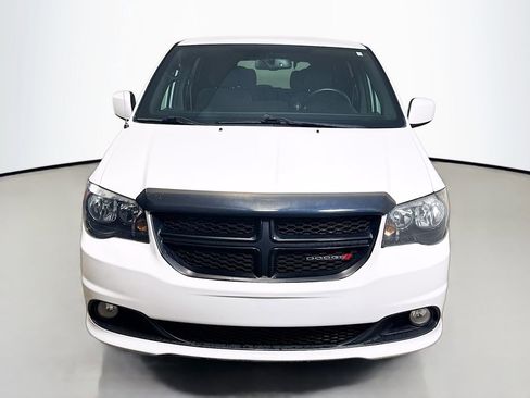 Used 2018 Dodge Grand Caravan SE FWD image 2