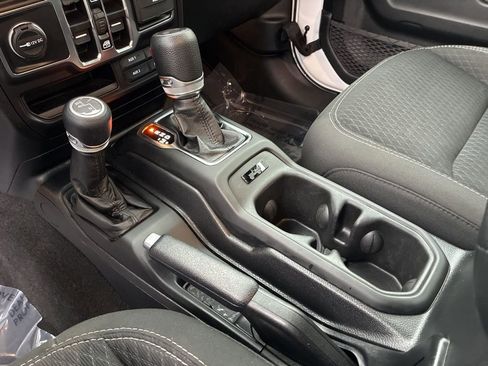 Used 2021 Jeep Wrangler Unlimited Sport image 16