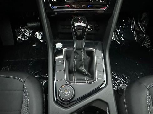New 2026 Volkswagen Taos SE AWD/4WD image 32