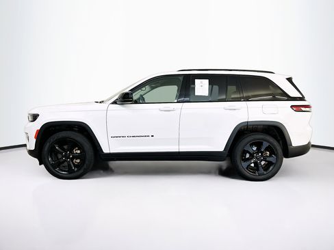 Used 2023 Jeep Grand Cherokee Limited w/ Black Appearance Package image 4