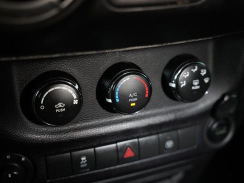Used 2017 Jeep Wrangler Sahara AWD/4WD image 22