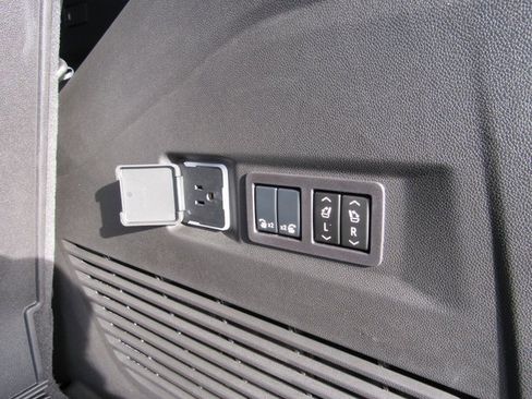 New 2026 GMC Yukon Elevation w/ Elevation Premium Package image 38