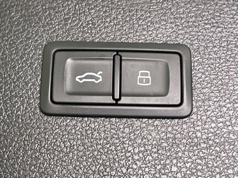 Used 2023 Audi Q5 2.0T Premium w/ Convenience Package image 21