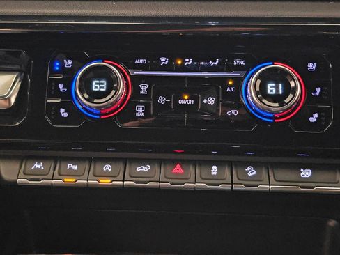 Used 2022 GMC Sierra 1500 AT4 w/ AT4 Premium Package AWD/4WD image 12