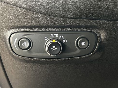 Used 2023 Chevrolet Equinox Premier image 21