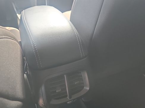 Used 2020 Jeep Cherokee Latitude FWD image 11
