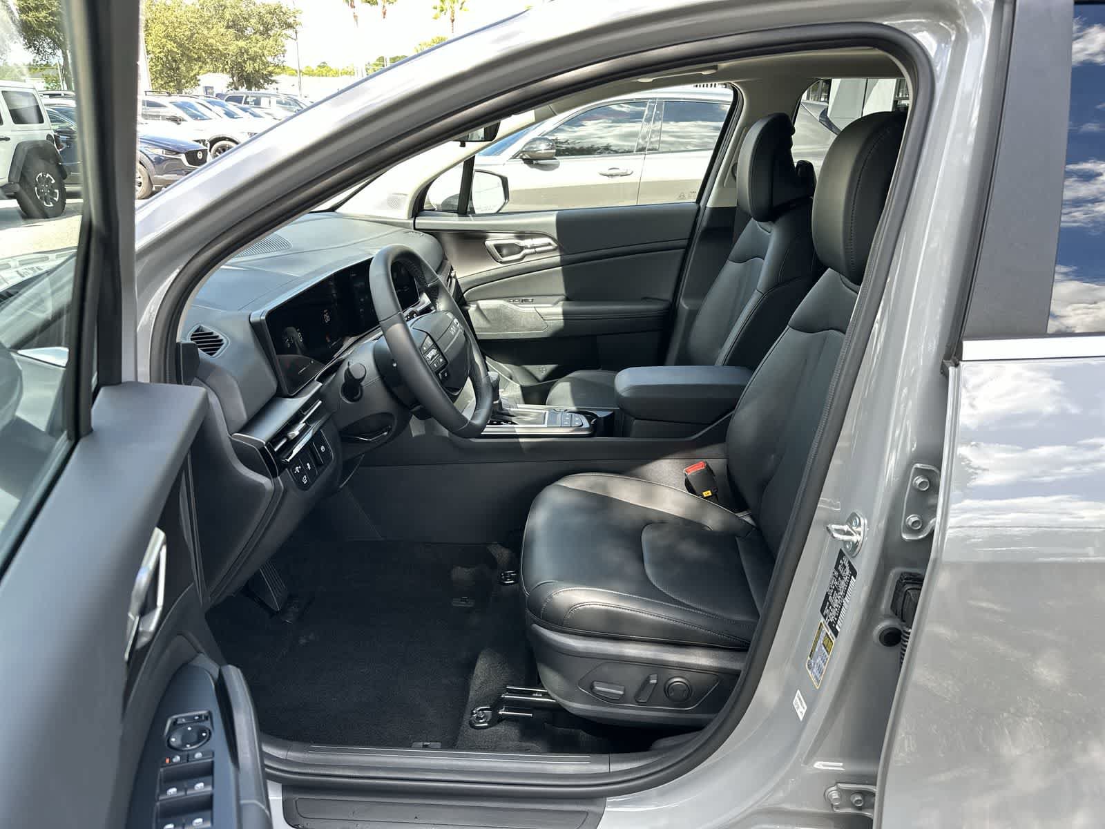 Used 2026 Kia Sportage EX w/ EX Panorama Roof Package FWD image 2