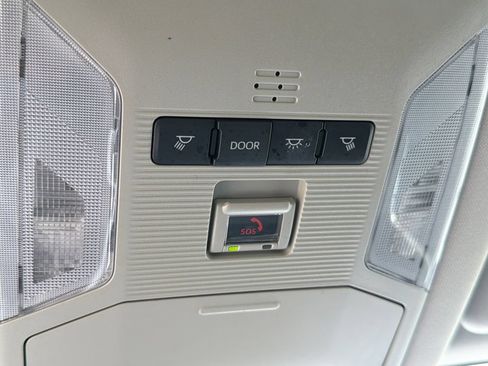 Used 2022 Toyota RAV4 LE FWD image 28