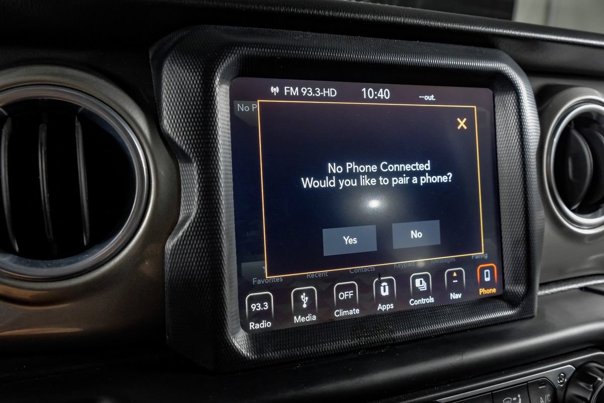 Used 2018 Jeep Wrangler Unlimited Sahara AWD/4WD image 26