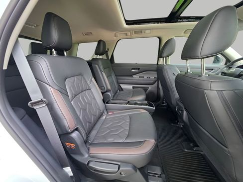 New 2026 Nissan Pathfinder Platinum AWD/4WD image 9