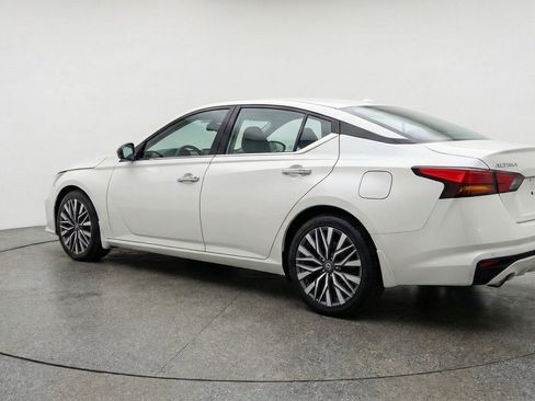 Used 2025 Nissan Altima 2.5 SV FWD image 6