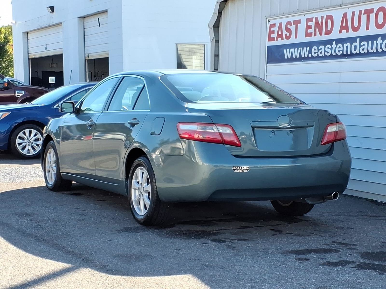 Used 2009 Toyota Camry SE FWD image 3