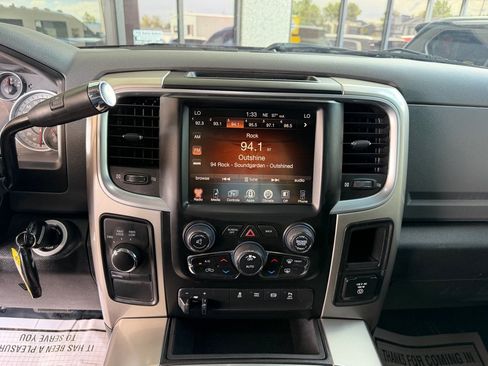 Used 2017 RAM 2500 SLT w/ Luxury Group AWD/4WD image 11