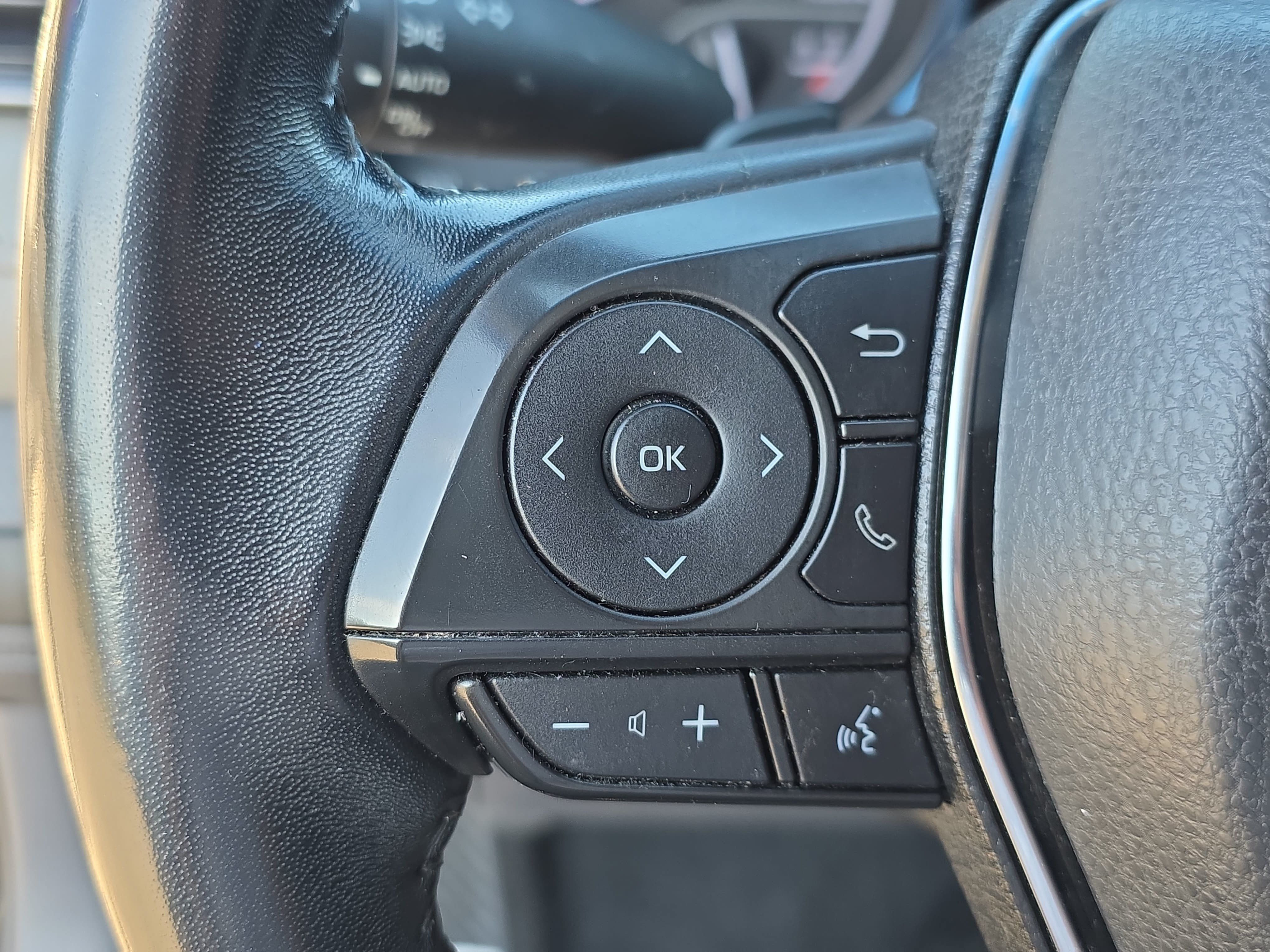 Used 2019 Toyota Camry SE FWD image 14