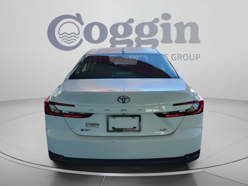 Used 2025 Toyota Camry LE FWD image 4