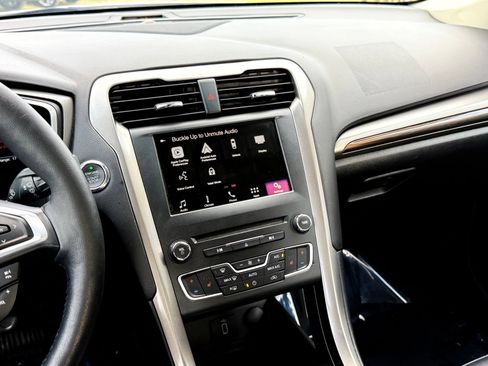 Used 2018 Ford Fusion SE w/ Equipment Group 602A FWD image 34