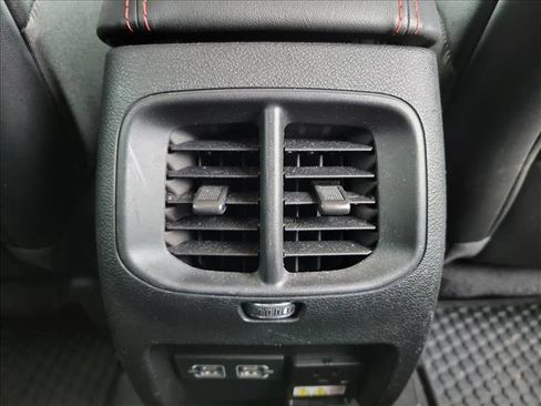 Used 2022 Jeep Cherokee Trailhawk AWD/4WD image 14