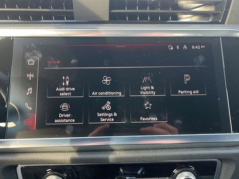 Used 2025 Audi Q3 2.0T Premium image 16