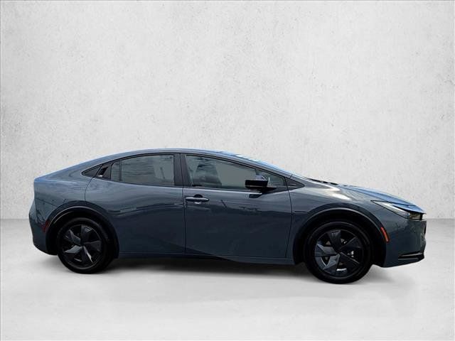 Used 2025 Toyota Prius LE FWD image 9