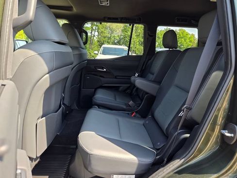 Used 2024 Lexus GX 550 w/ Accessory Package (Z1) AWD/4WD image 12