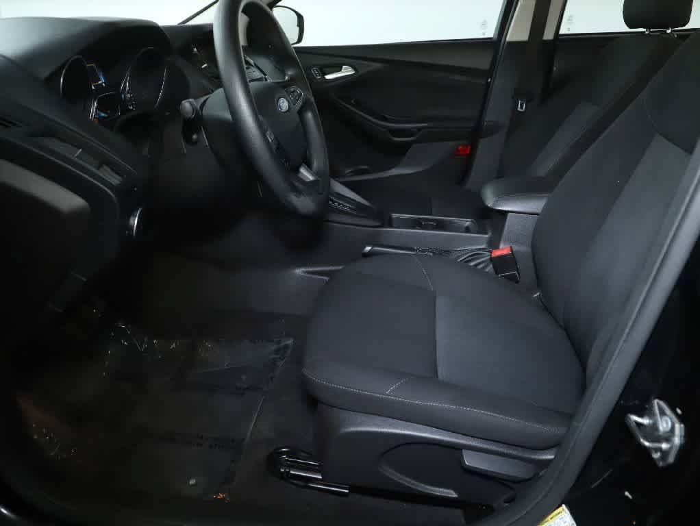 Used 2017 Ford Focus SE FWD image 18