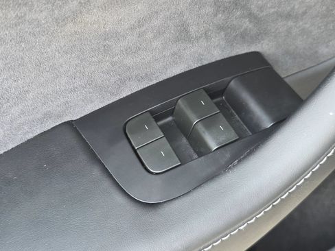 Used 2024 Tesla Model Y Long Range AWD/4WD image 23