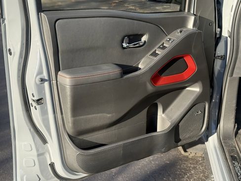 Used 2023 Nissan Frontier PRO-4X w/ Pro-4X Premium Package image 12