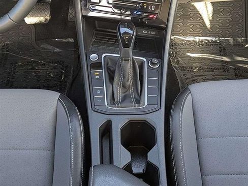 Used 2025 Volkswagen Jetta SE w/ Sunroof Package FWD image 18