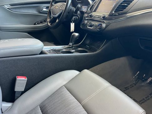 Used 2014 Chevrolet Impala LT FWD image 18