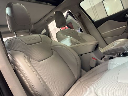 Used 2019 Jeep Cherokee Limited AWD/4WD image 24