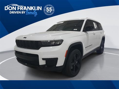 Used 2025 Jeep Grand Cherokee L Altitude image 1