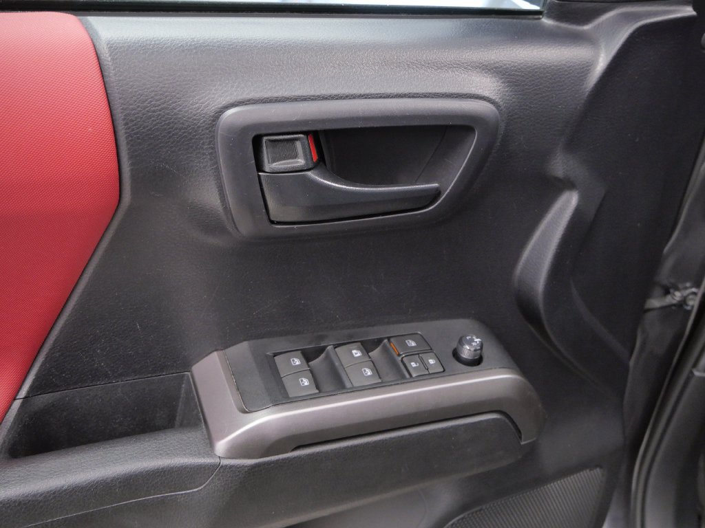 Used 2021 Toyota Tacoma SR5 AWD/4WD image 20