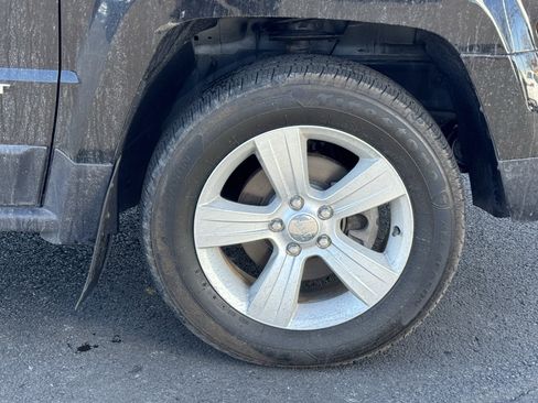 Used 2017 Jeep Patriot Sport w/ Tire & Wheel Group image 18