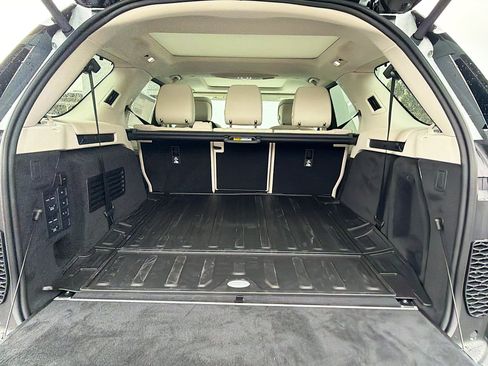 New 2026 Land Rover Discovery Limited Edition AWD/4WD image 12