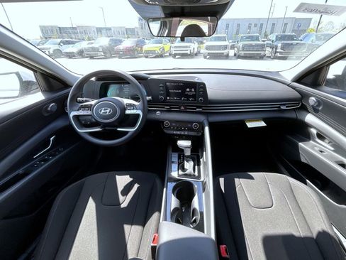 New 2026 Hyundai Elantra Hybrid FWD image 22