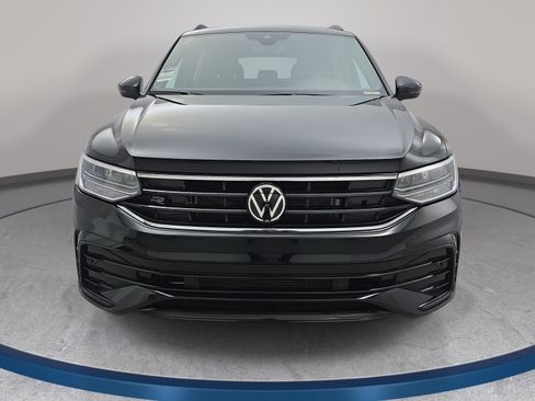 Used 2024 Volkswagen Tiguan SE R-Line image 2