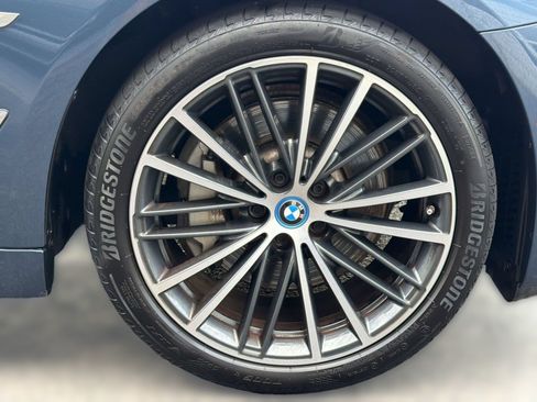Used 2023 BMW 530e w/ Premium Package RWD image 13