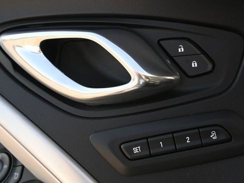 Used 2016 Chevrolet Camaro SS image 12