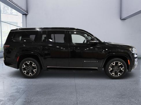 Used 2023 Jeep Wagoneer Series III w/ Preferred Equipment Group AWD/4WD image 6