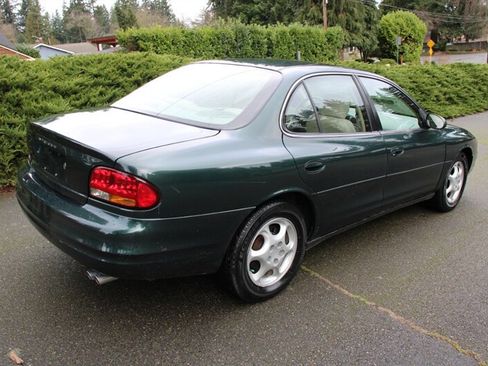 Used 1998 Oldsmobile Intrigue GL image 3