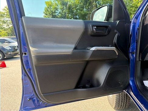 Used 2022 Toyota Tacoma SR5 RWD image 14
