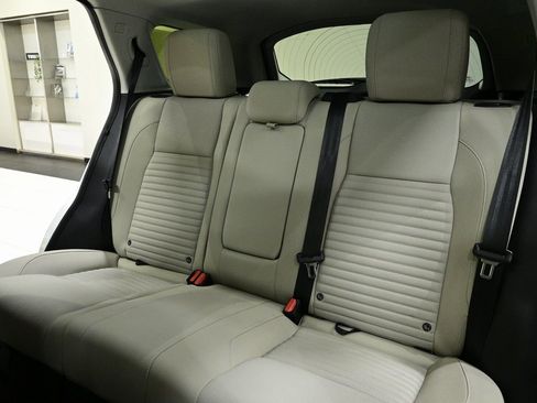 Used 2024 Land Rover Discovery Sport S image 16